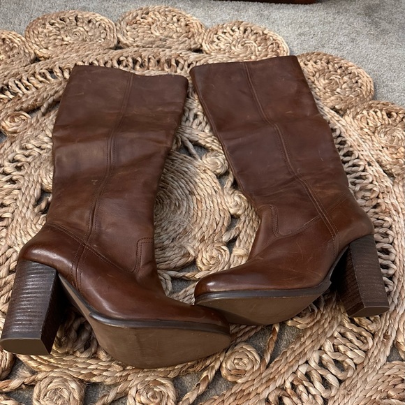 Steve Madden Hudsun Cognac Leather Knee High Heeled Boots Size 7.5 Like New! - Picture 3 of 8